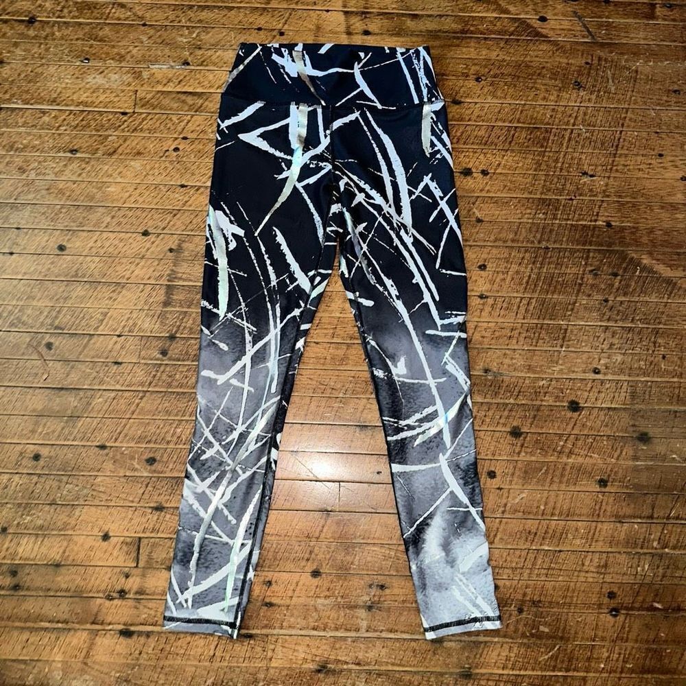 Fabletics black & white artsy paint splatter metallic XS leggings